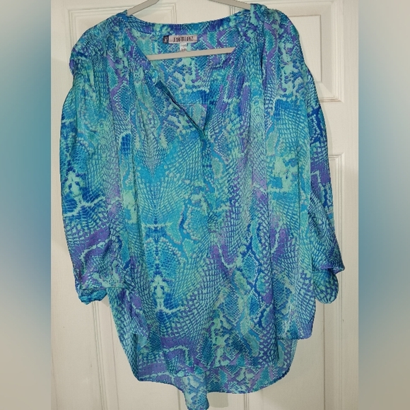 Women's Jennifer Lopez snake print shirt size 1X - Picture 1 of 4